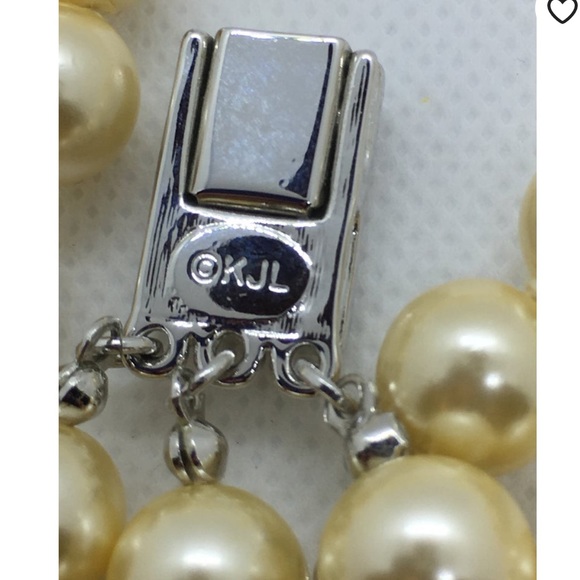 Three Strand Pearl Necklace - Picture 3 of 6